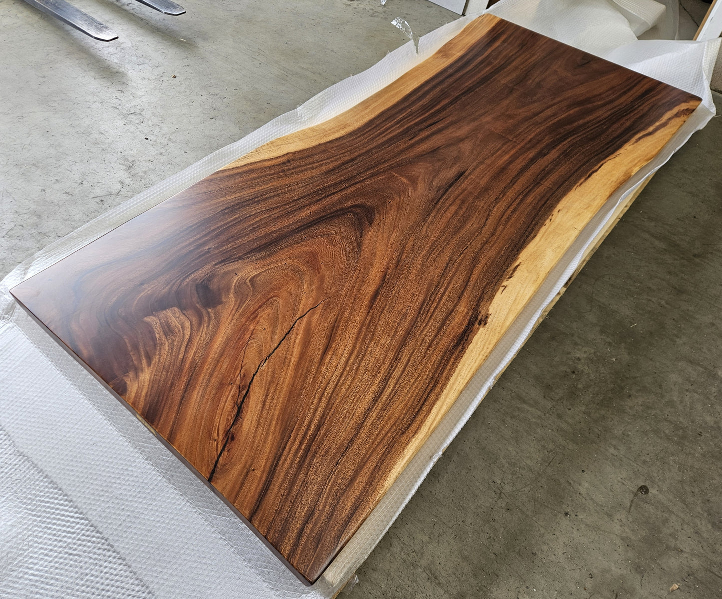 Table number 11 (240x103cm)
