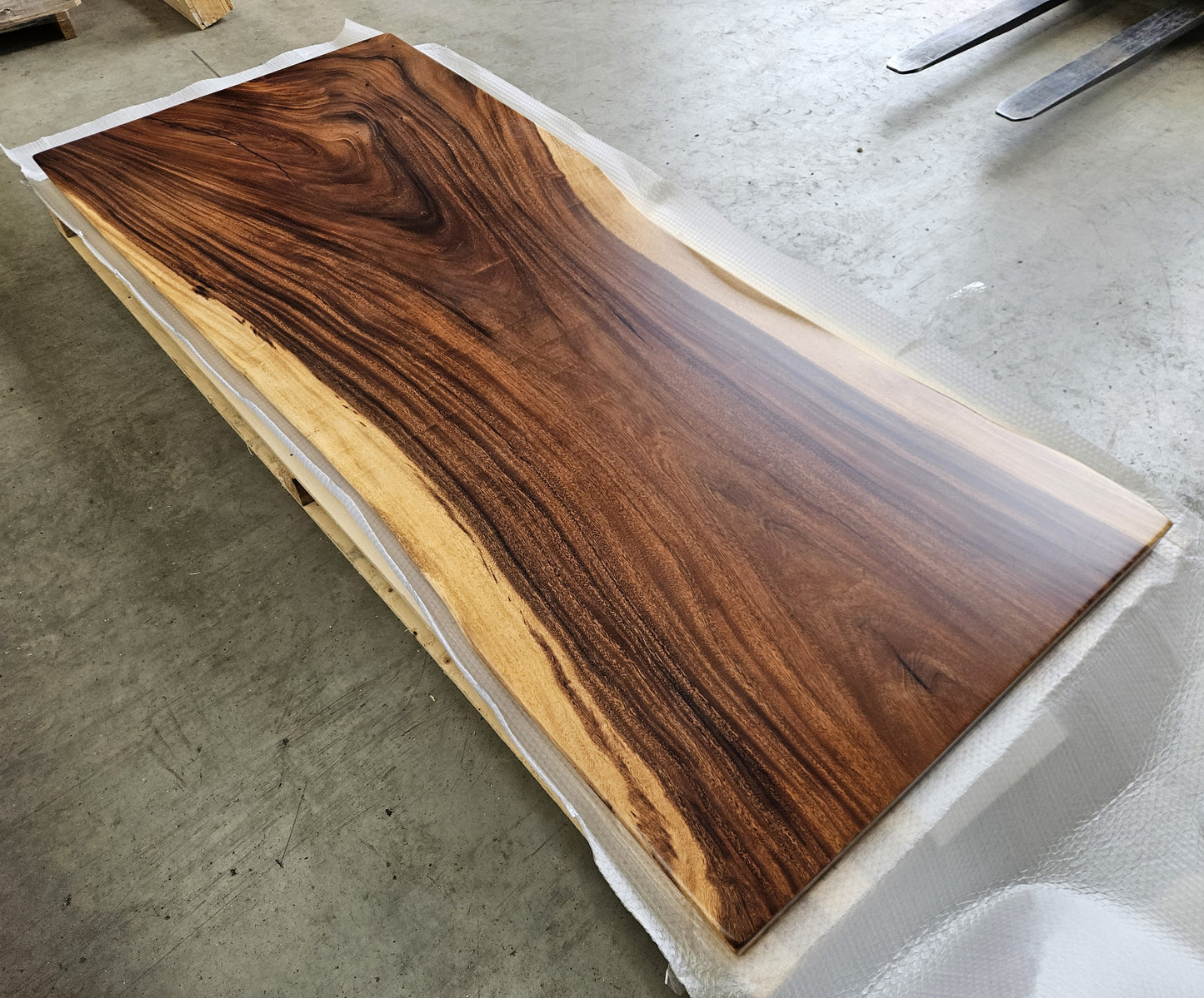 Table number 11 (240x103cm)