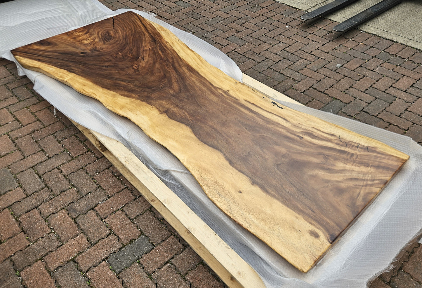 Table number 14 (259x95cm)