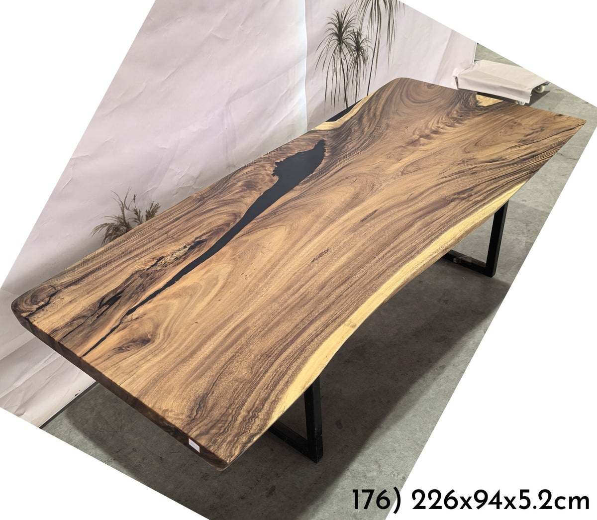 Table number 176 (226x94cm)