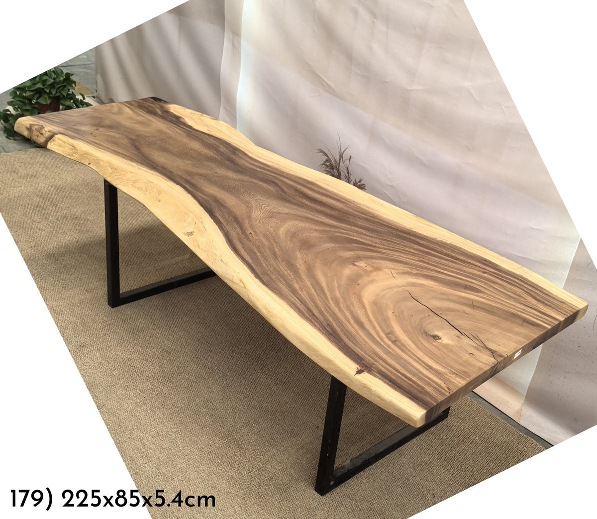 Table number 179 (225x85cm)