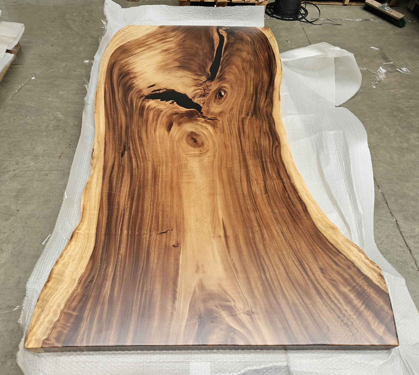 Table number 24 (222x112cm)