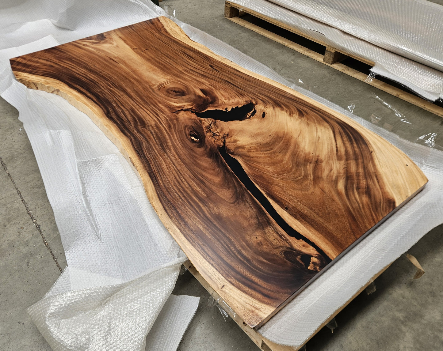 Table number 24 (222x112cm)