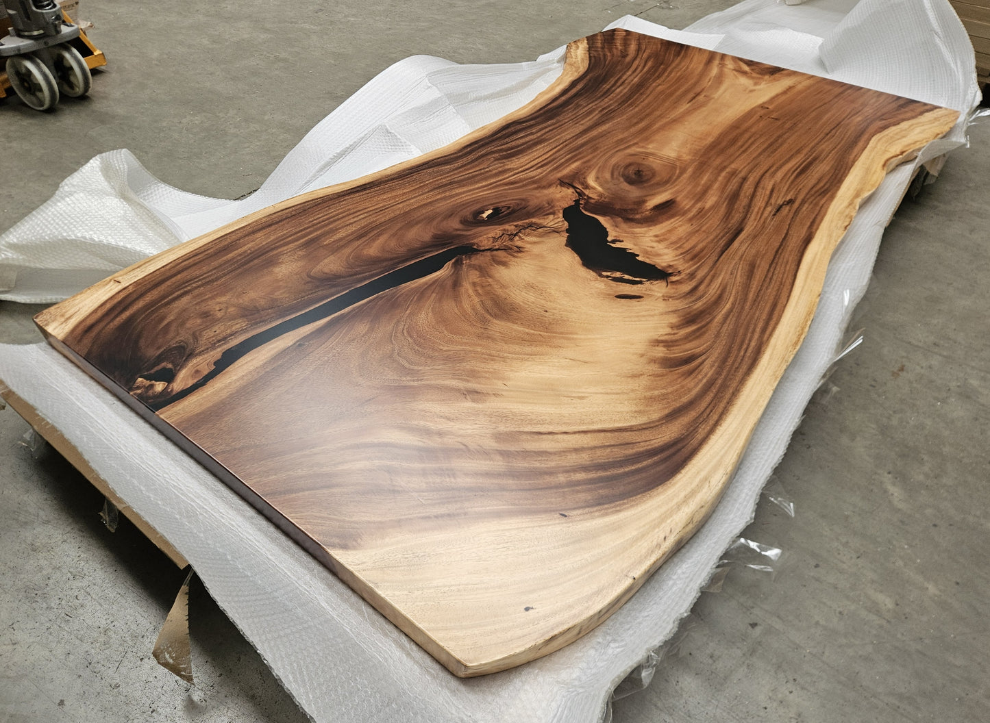 Table number 24 (222x112cm)
