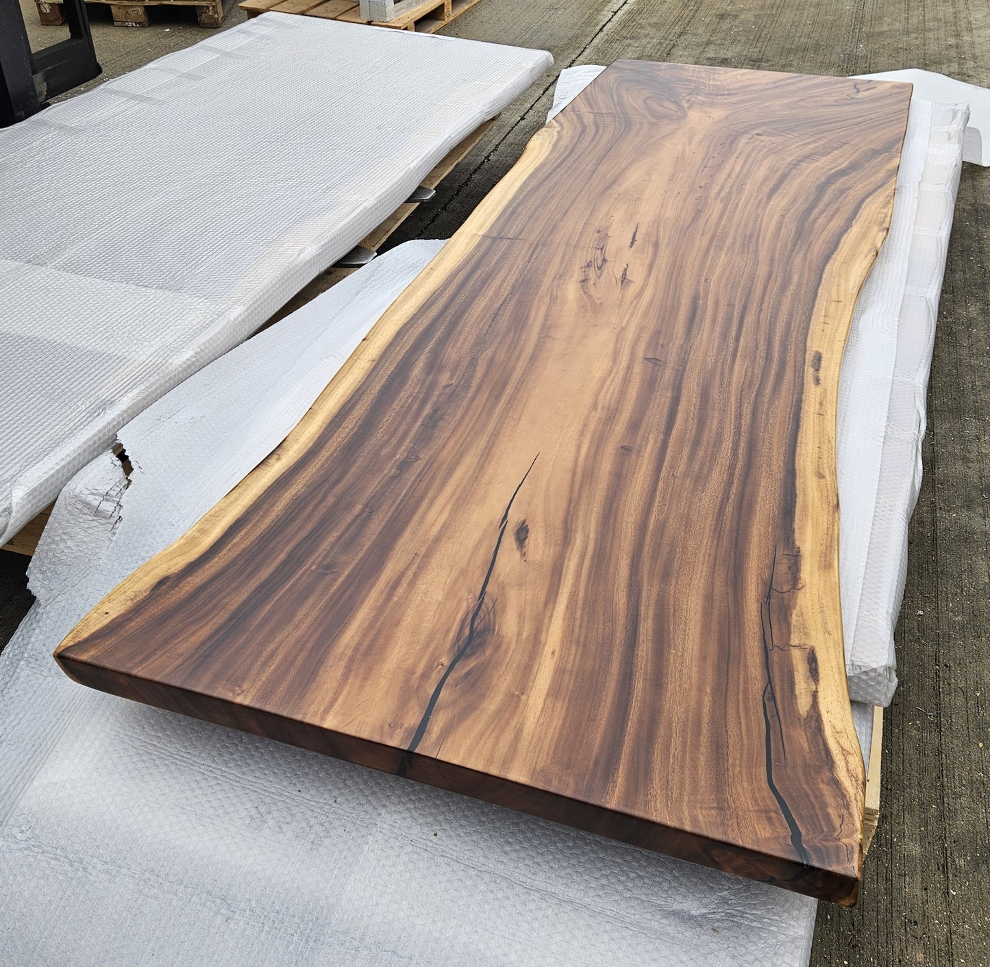 Table number 28 (271x95cm)