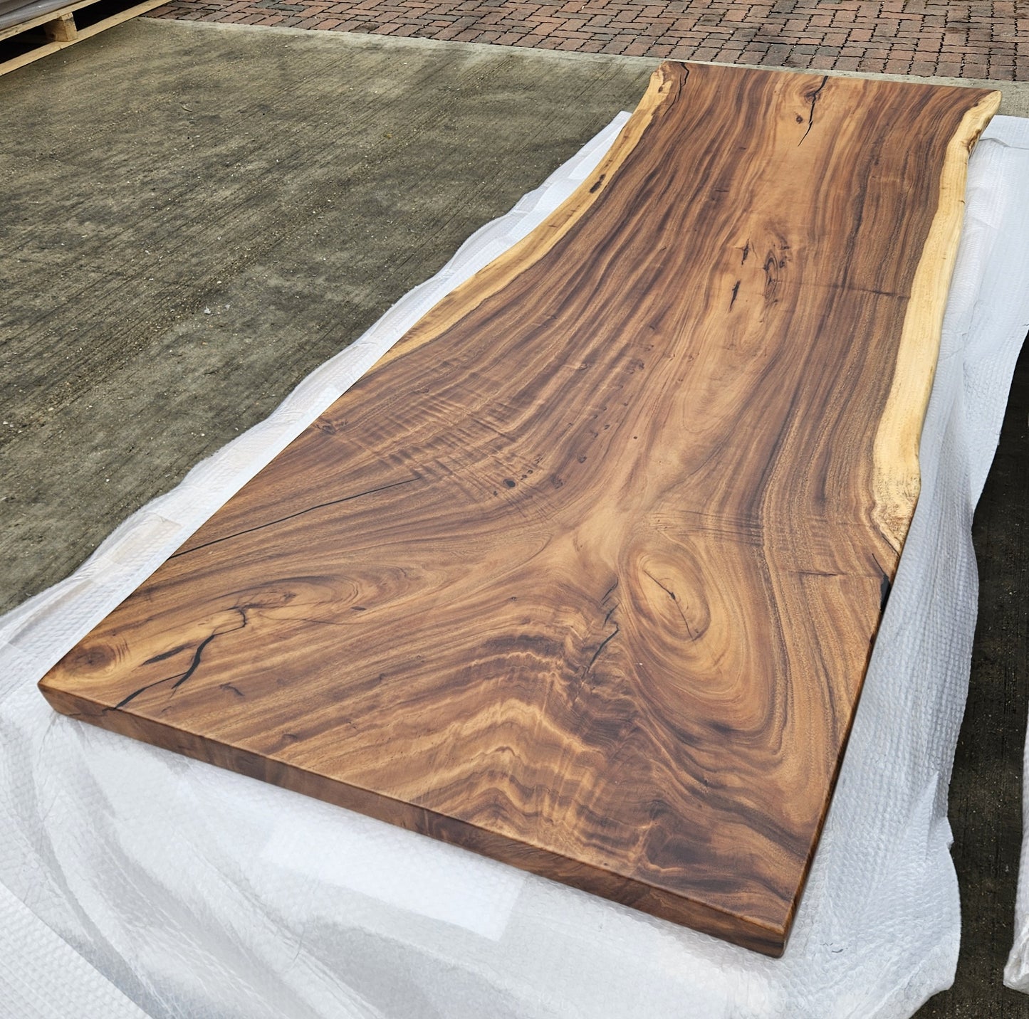 Table number 28 (271x95cm)