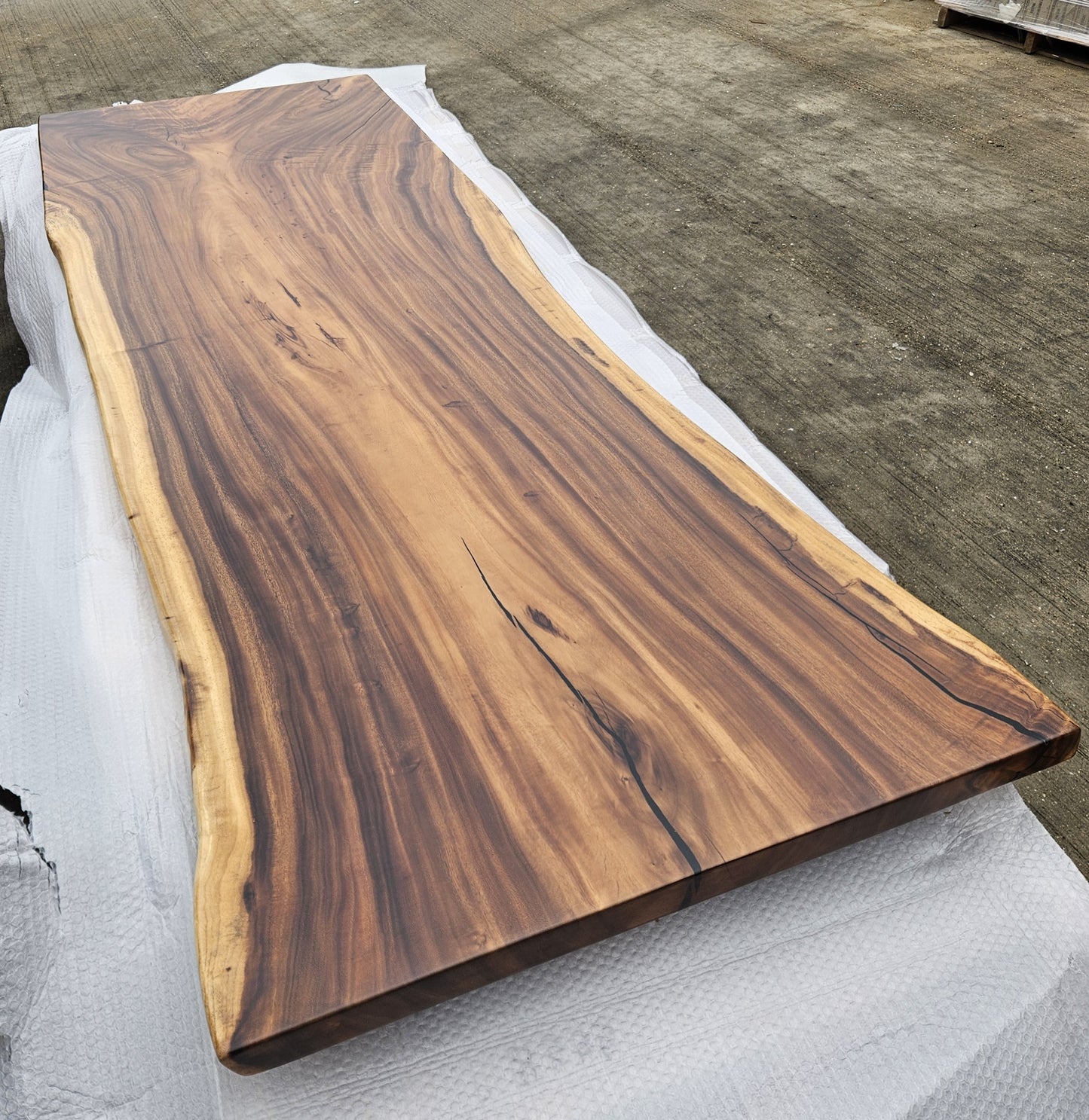 Table number 28 (271x95cm)