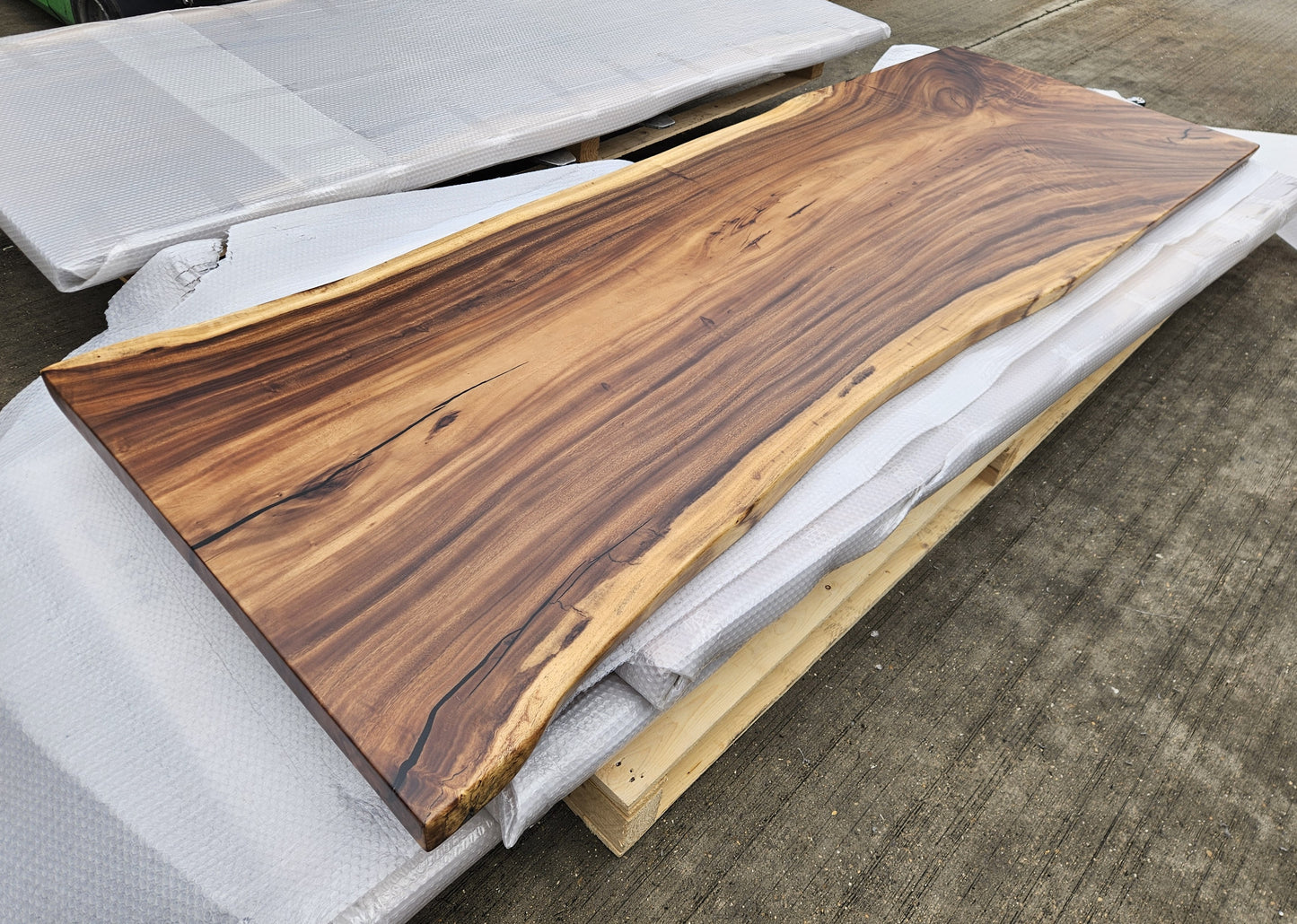 Table number 28 (271x95cm)