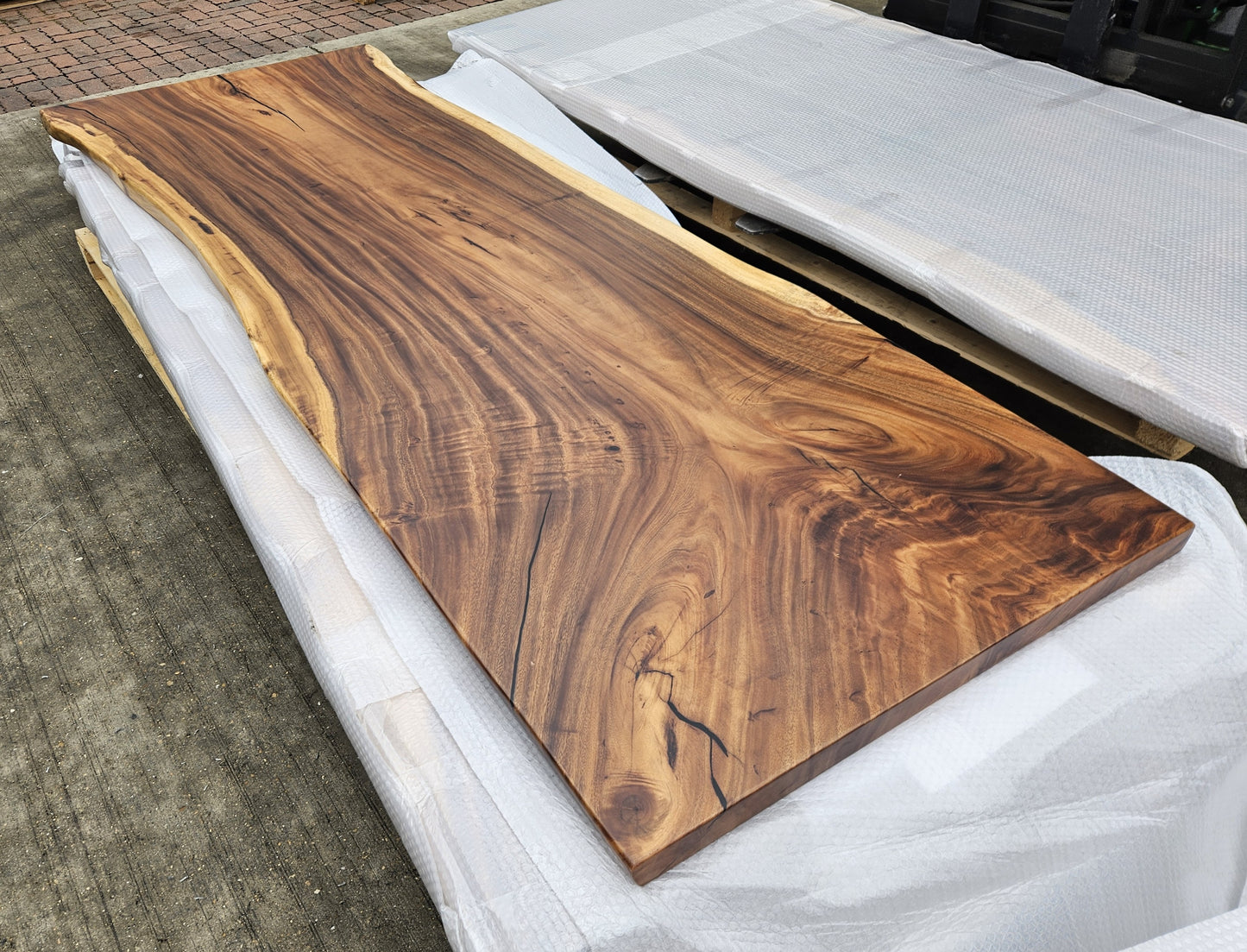 Table number 28 (271x95cm)