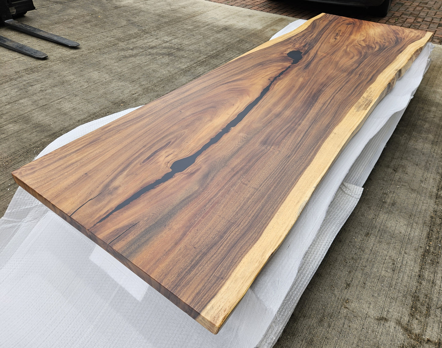 Table number 29 (298x96cm)