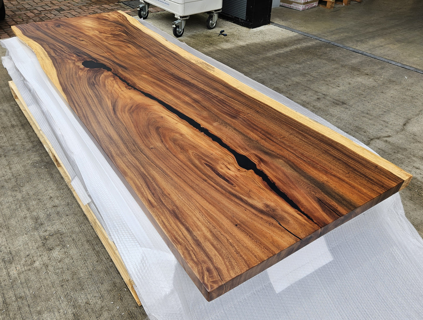 Table number 29 (298x96cm)