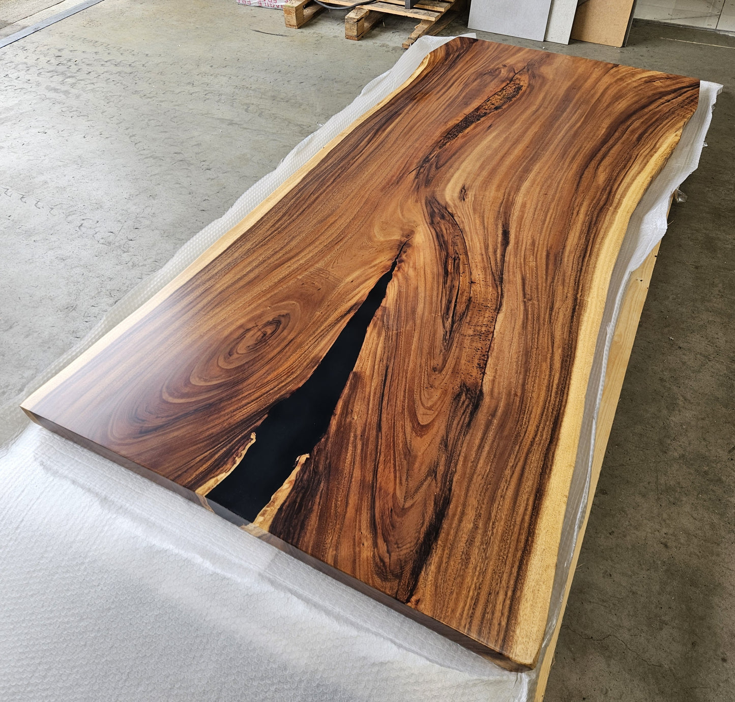 Table number 30 (220x103cm)