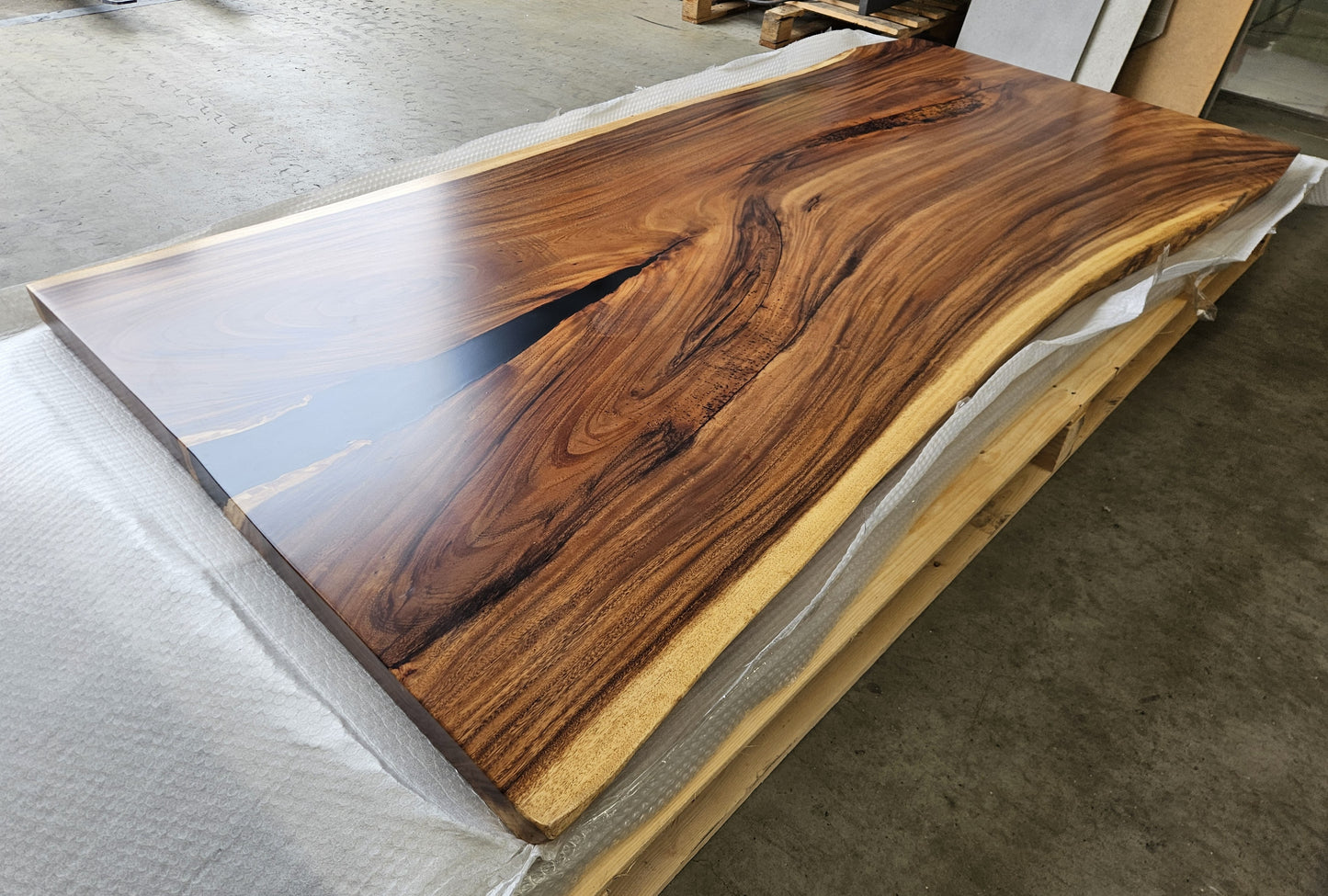 Table number 30 (220x103cm)