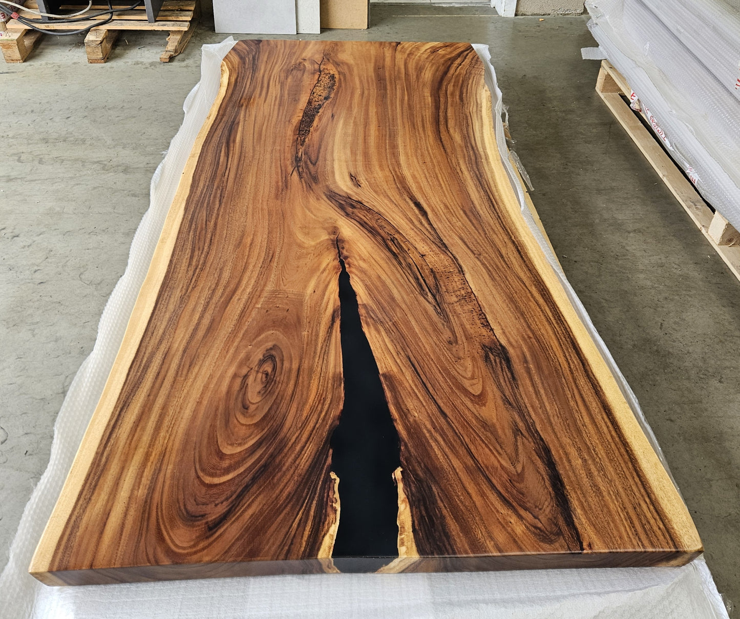 Table number 30 (220x103cm)