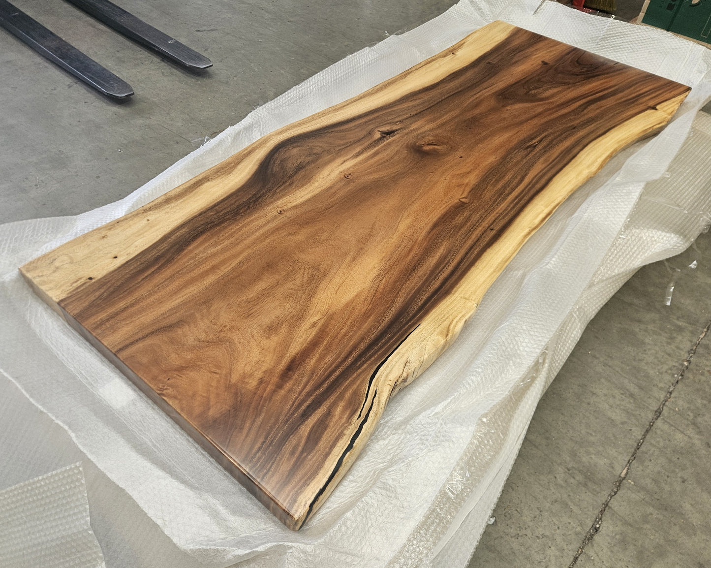 Table number 3 (205x80cm)