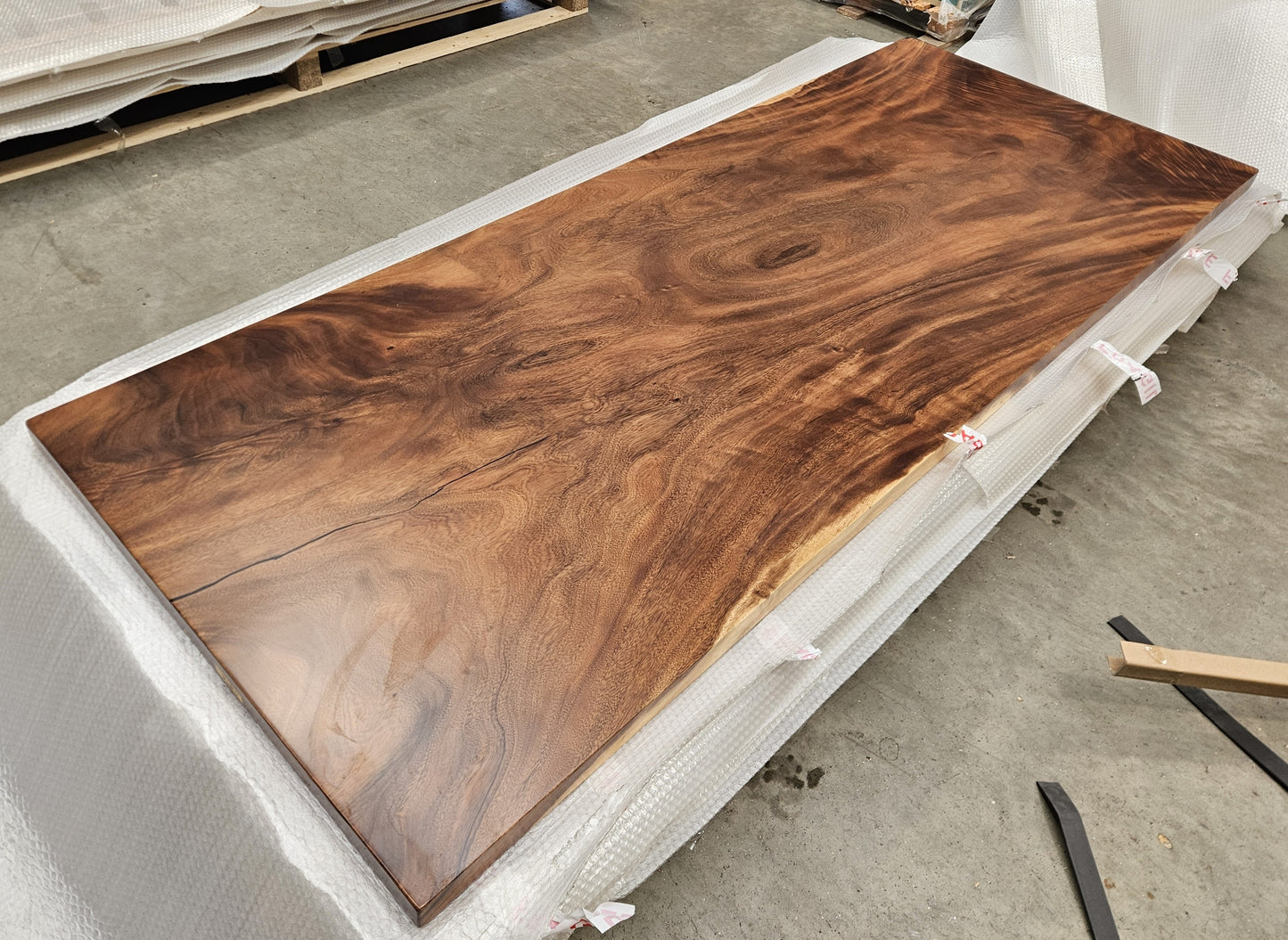 Table number 4 (250x100cm)