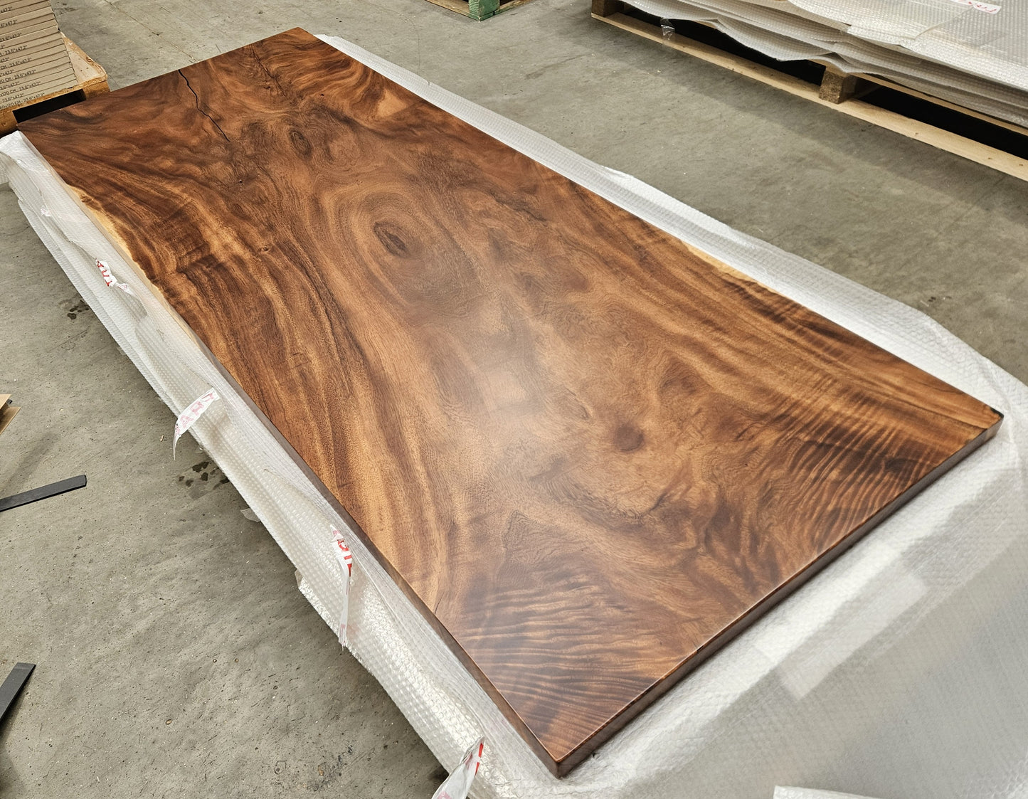 Table number 4 (250x100cm)