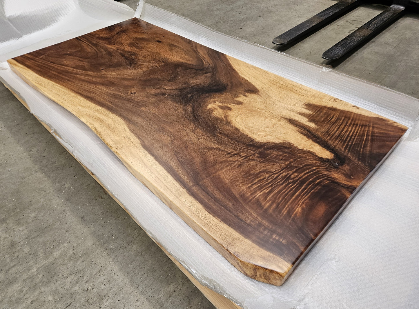 Table number 5 (180x86cm)