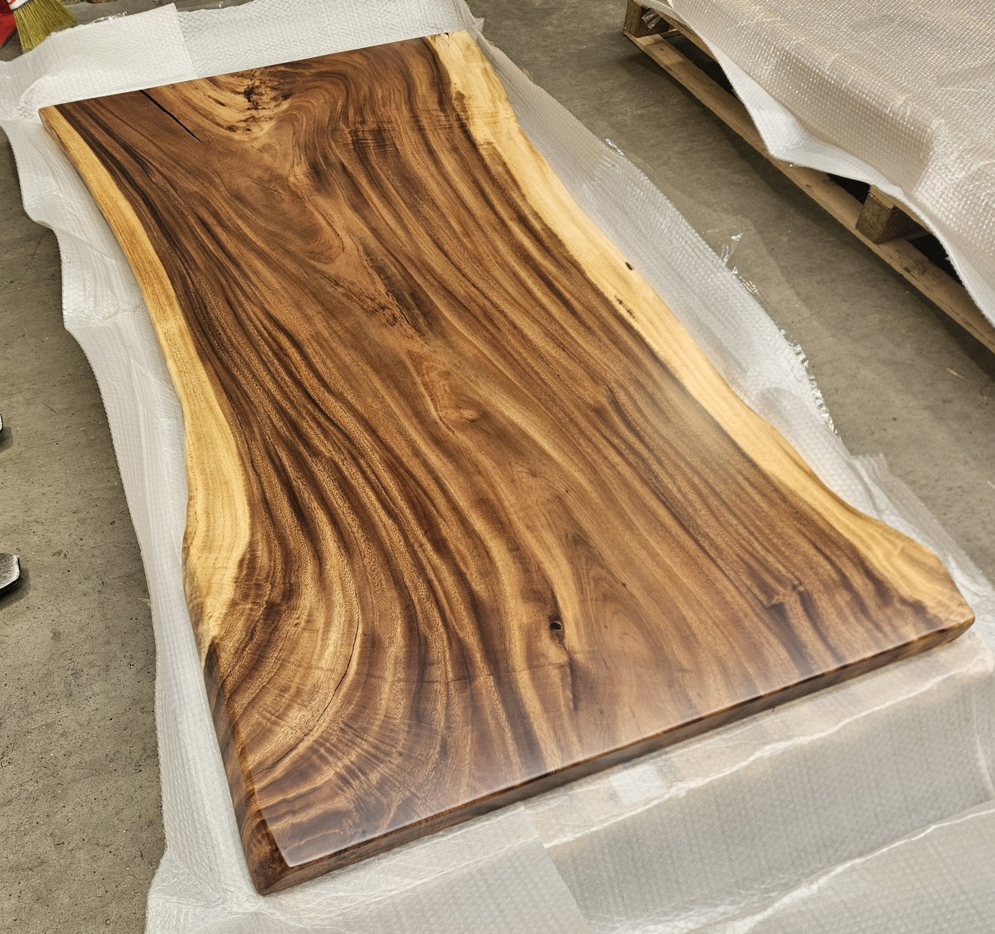 Table number 6 (197x106cm)