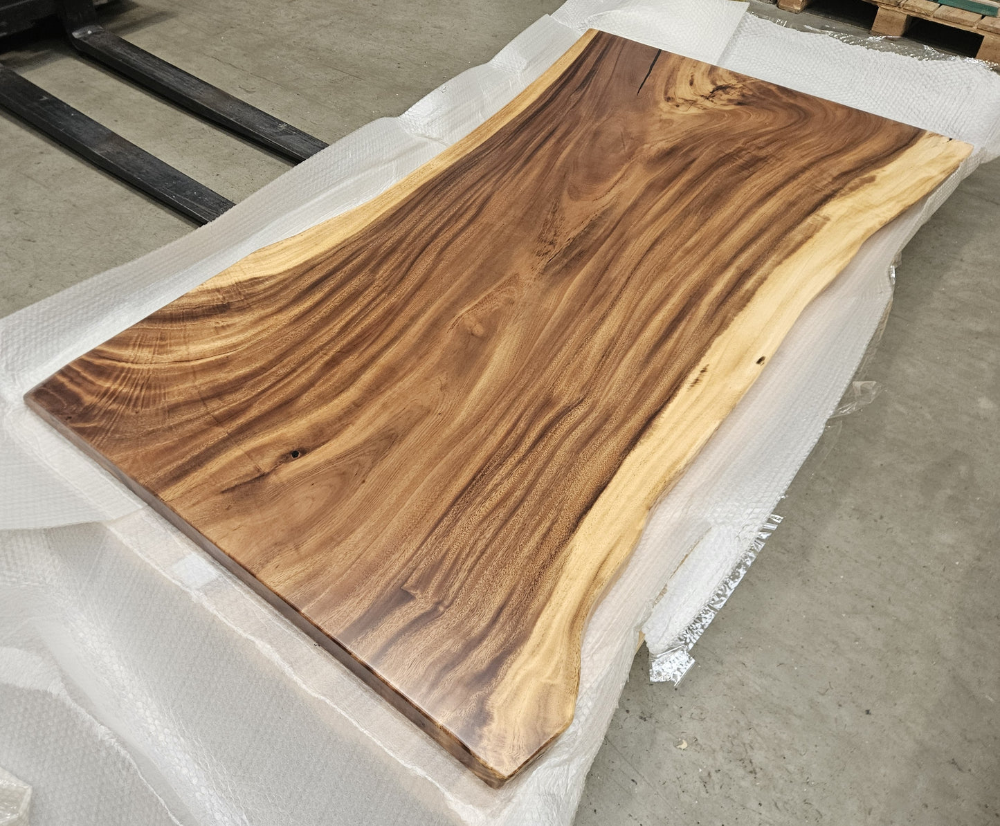 Table number 6 (197x106cm)