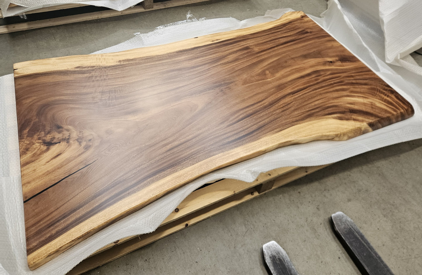 Table number 6 (197x106cm)
