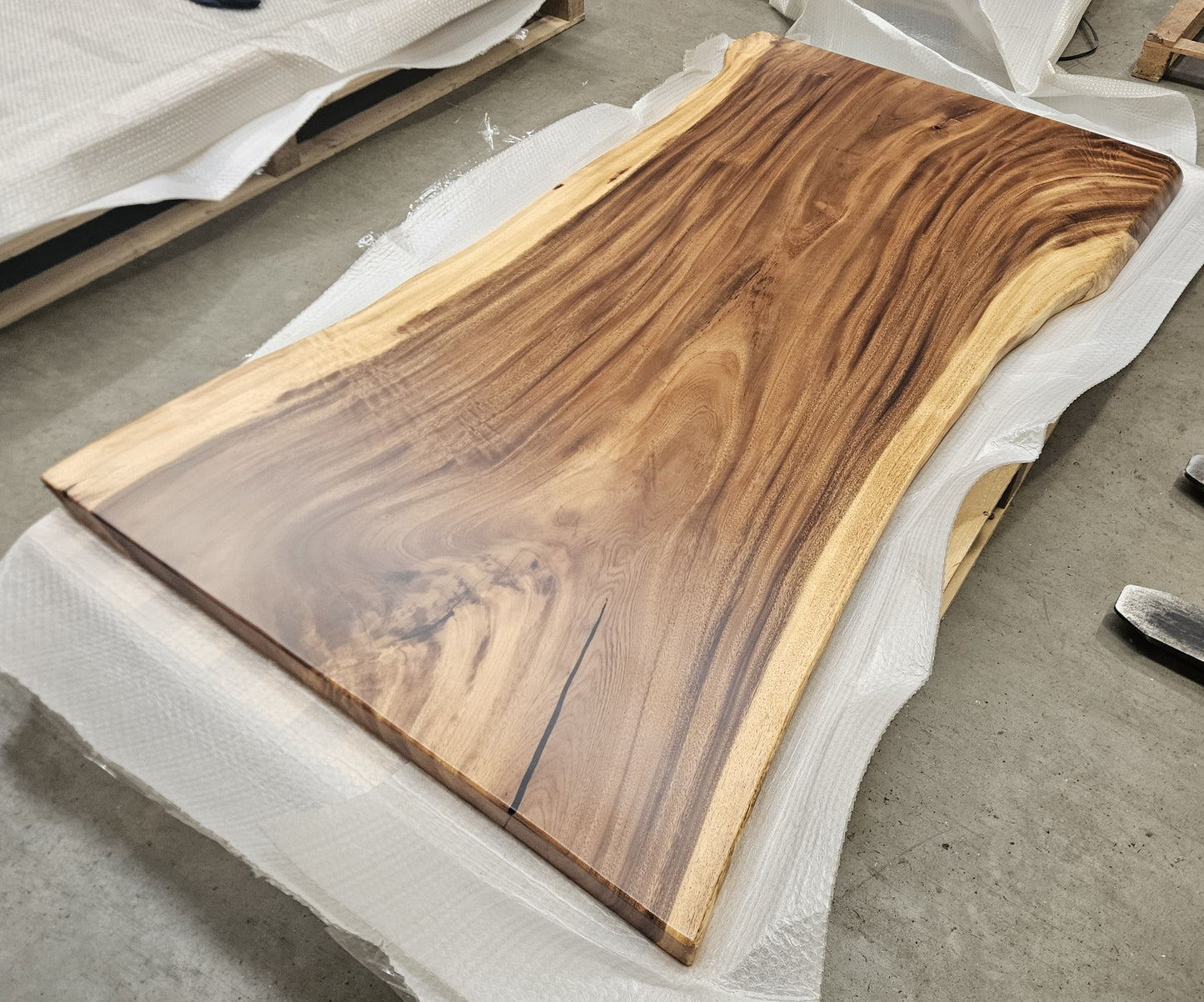 Table number 6 (197x106cm)