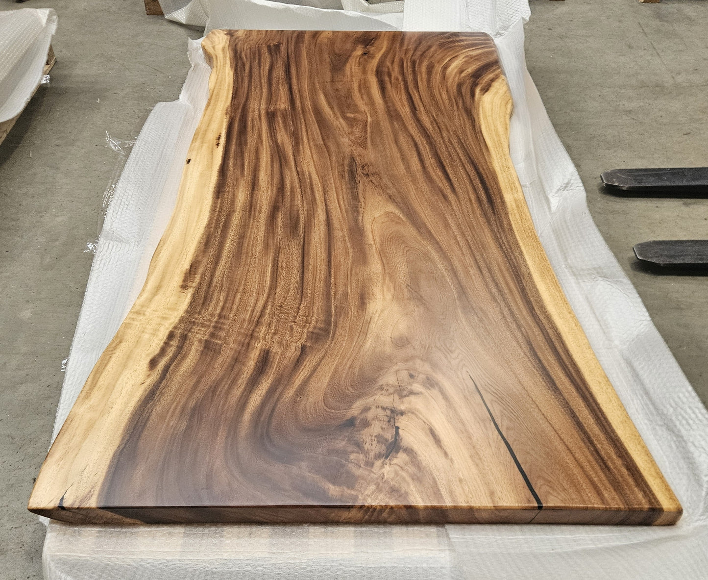 Table number 6 (197x106cm)