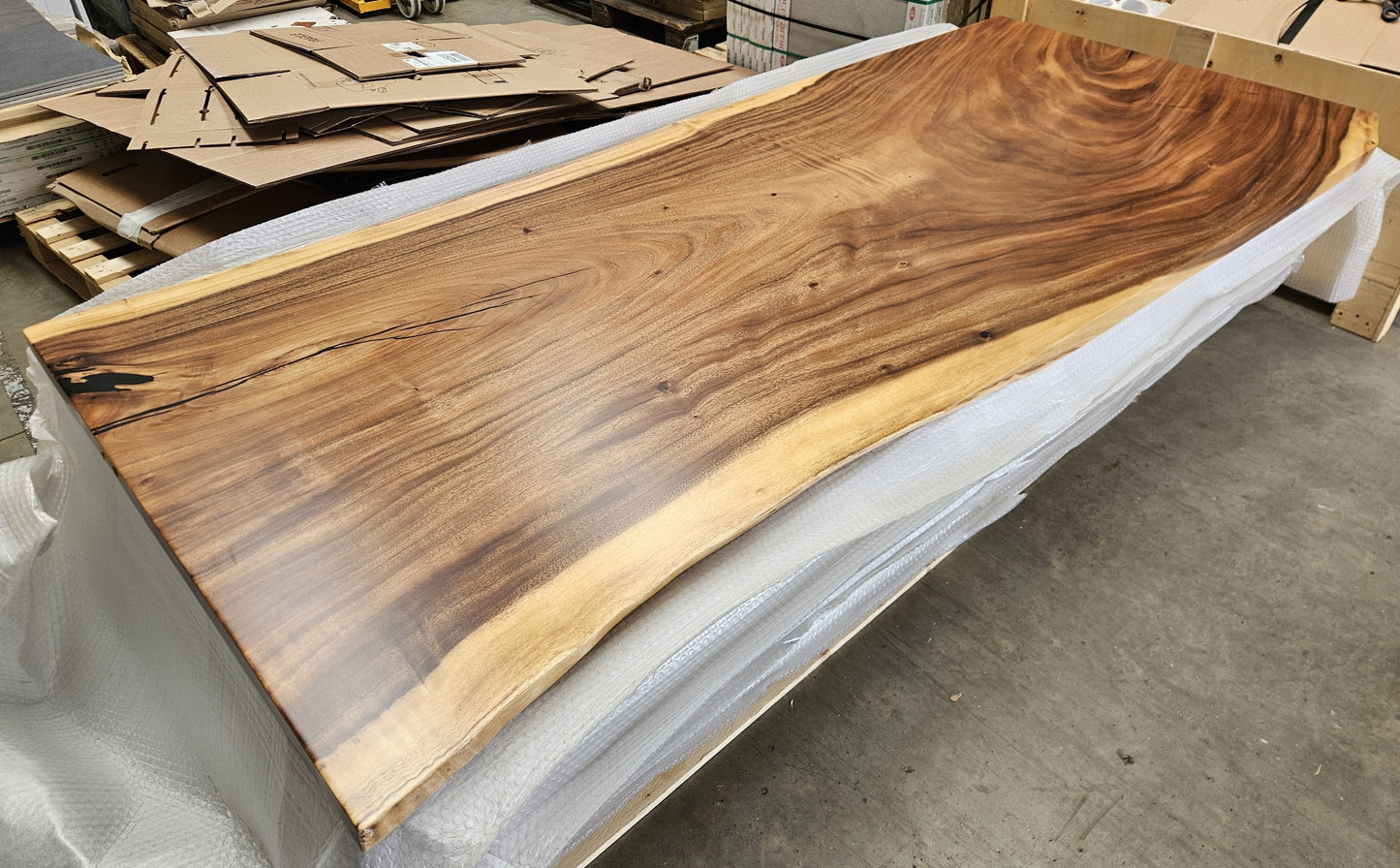 Table number 8 (251x105cm)