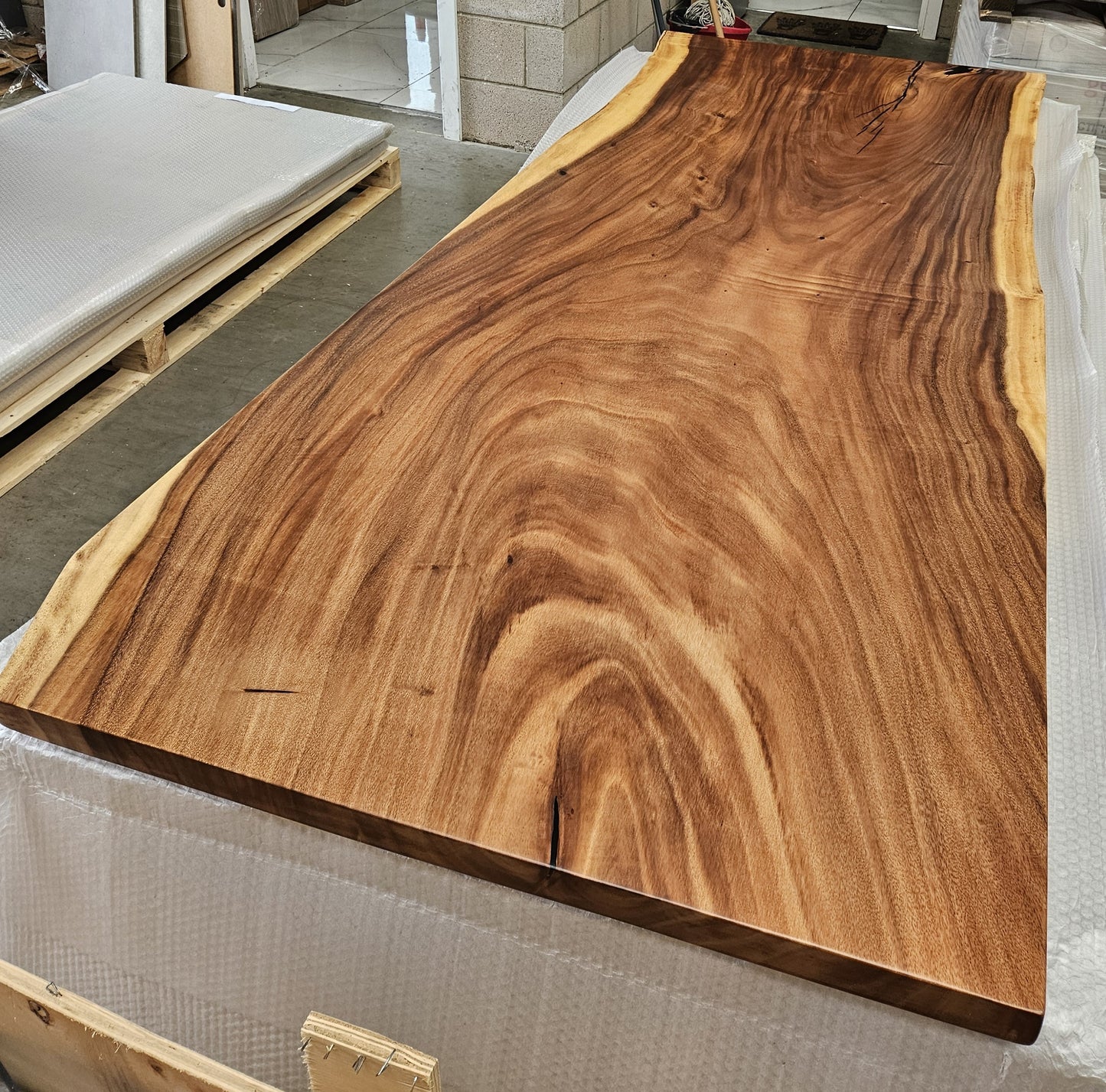 Table number 8 (251x105cm)