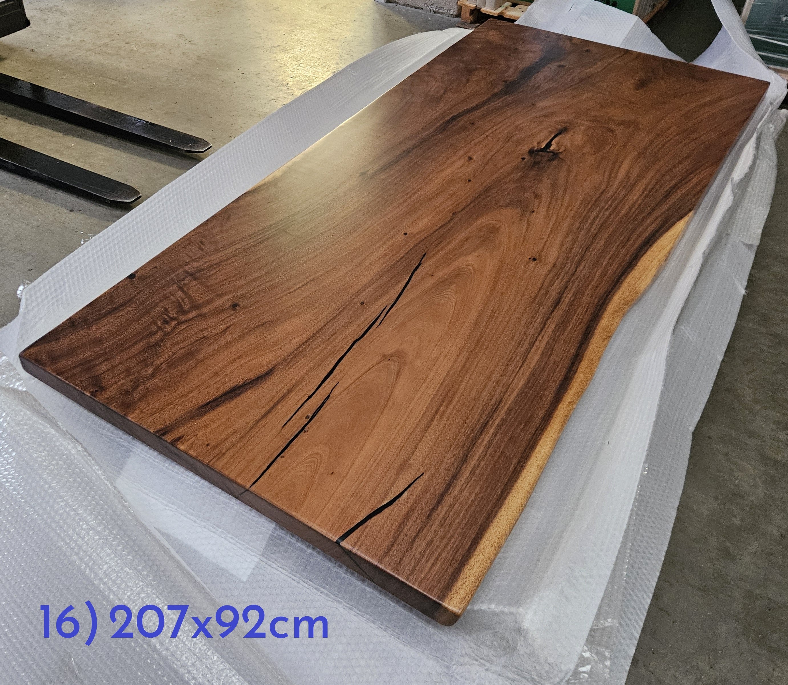 Table number 16 (207x92cm) – Walnut Tables