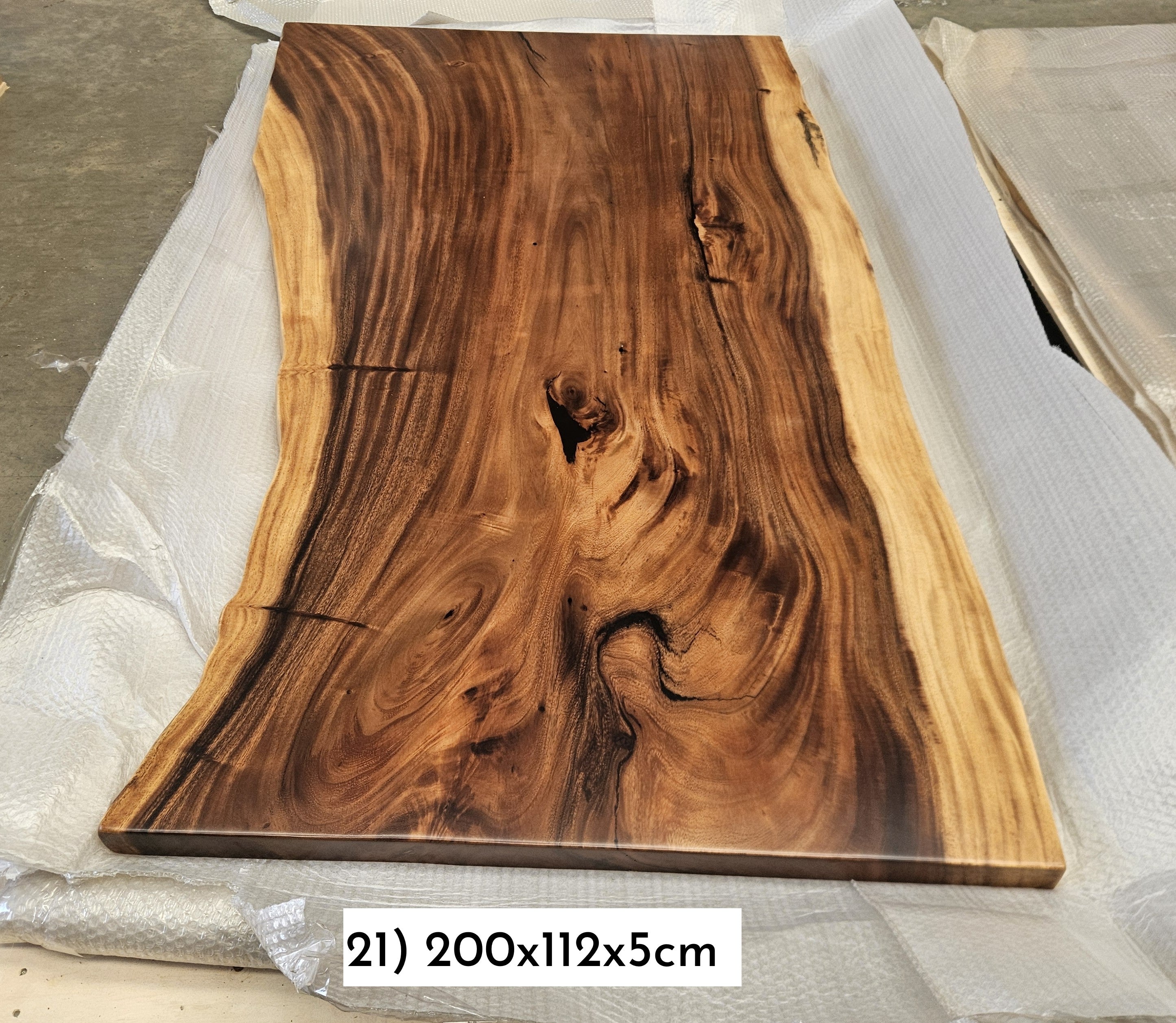 Table number 21 (200x112cm) – Walnut Tables