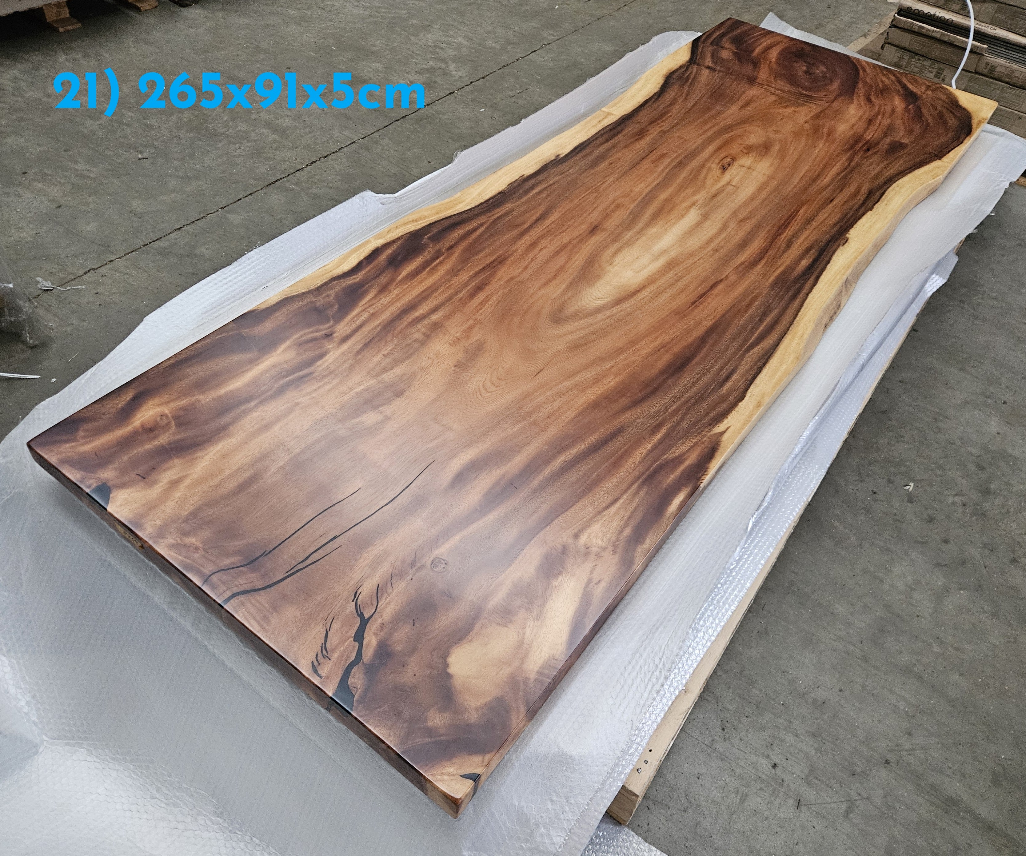 Table number 21 (265x91cm) – Walnut Tables