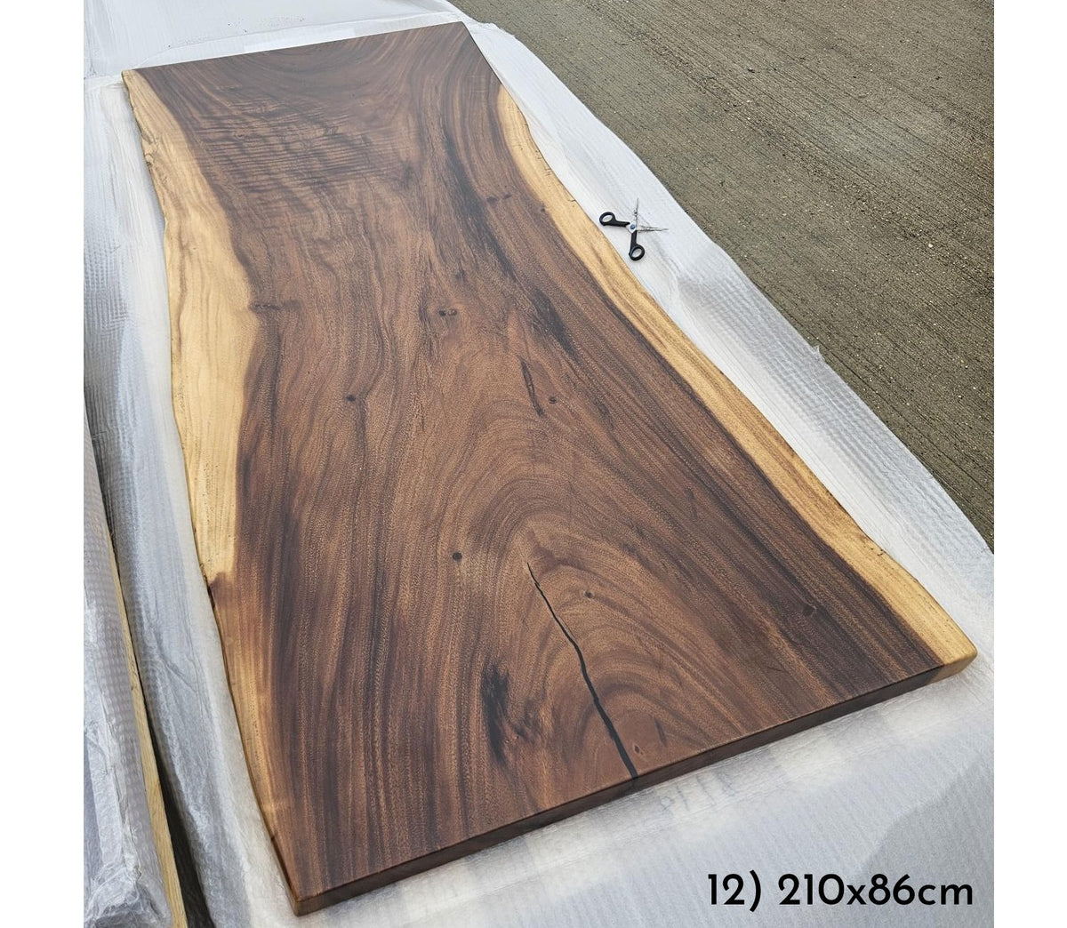Table number 12 (210x86cm)