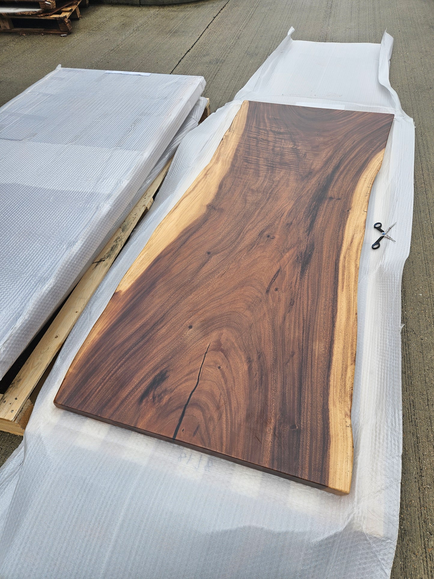 Table number 12 (210x86cm)