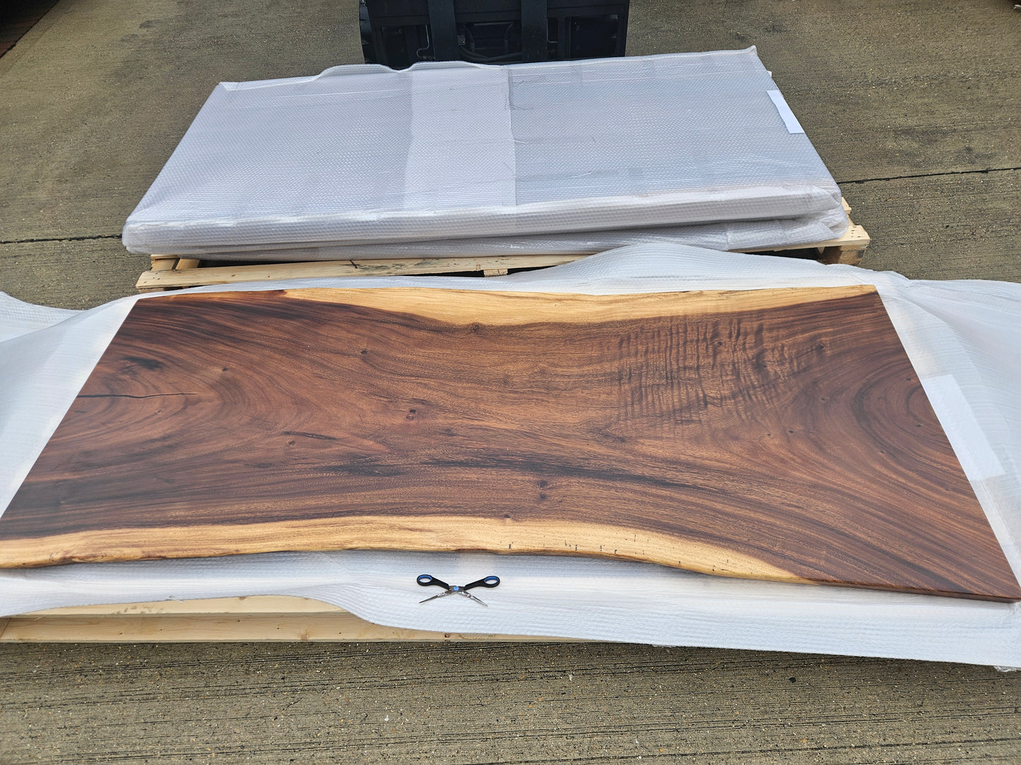Table number 12 (210x86cm)